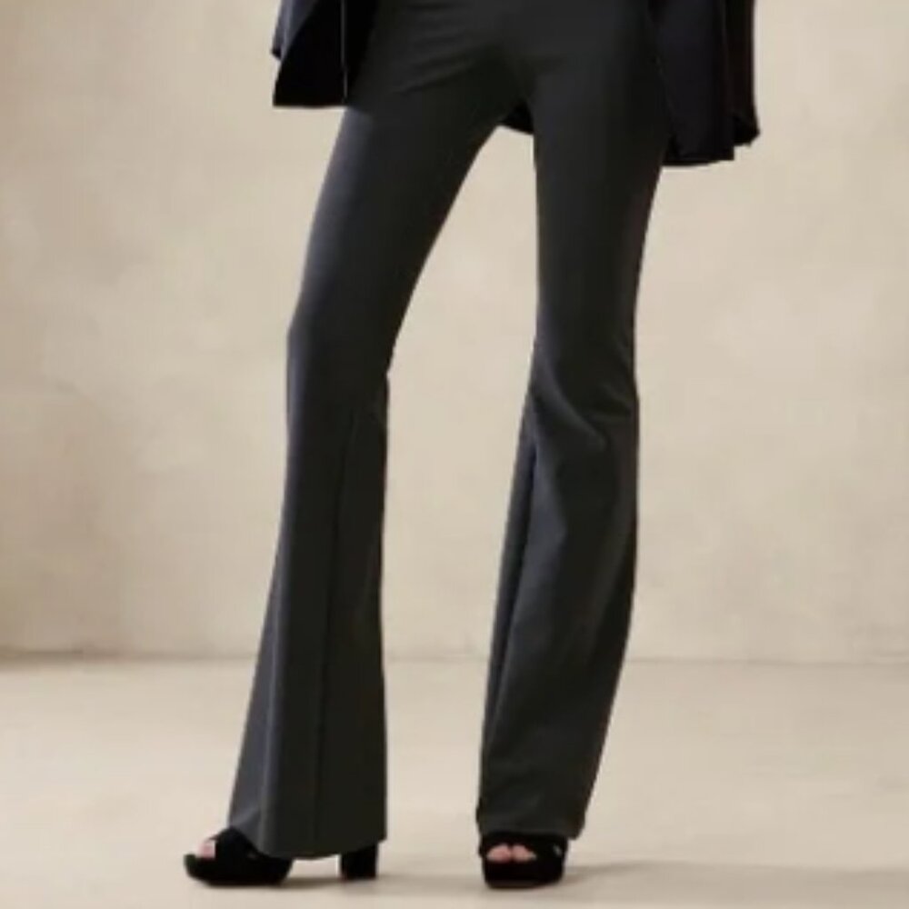 NWOT Black Banana Republic Ladies Ramira Bi-Stretch Flare Pant (Petite)